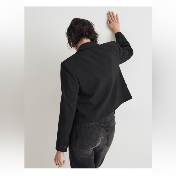 Cropped Tuxedo Blazer - Picture 3 of 11